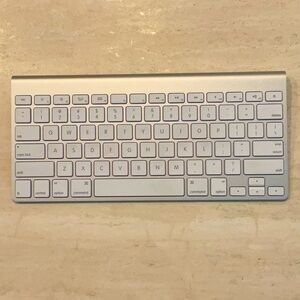 Apple Keyboard Wireless Model A1314 Genuine OEM Authentic